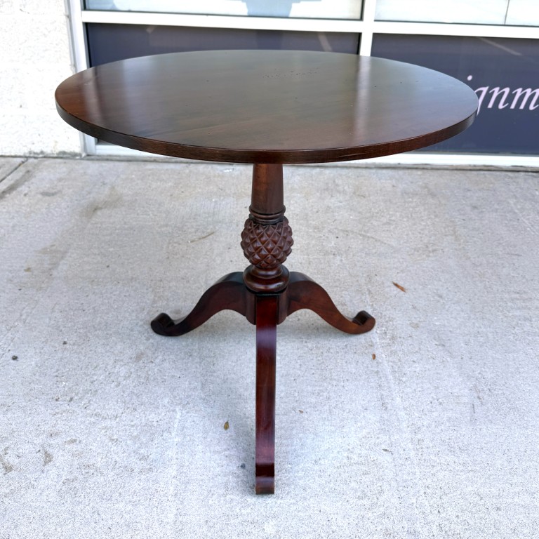 Ethan Allen British Classics Pineapple Pedestal Table Ethan Allen British Classics Pineapple Pedestal Table