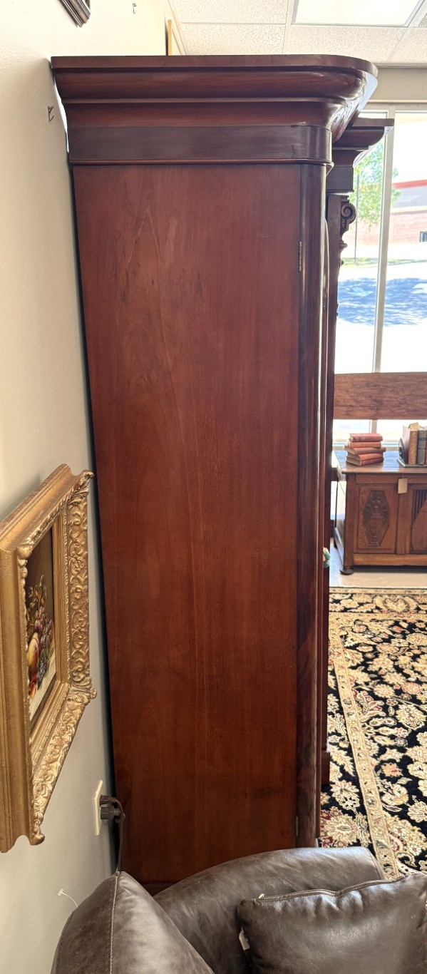 19th Century Flamed Mahogany Triple Wardrobe with Center Mirror & Fitted Interior 19th Century Flamed Mahogany Triple Wardrobe with Center Mirror & Fitted Interior