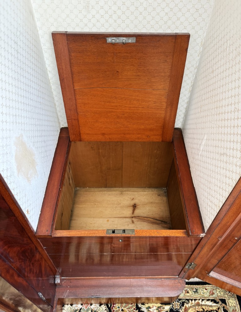 19th Century Flamed Mahogany Triple Wardrobe with Center Mirror & Fitted Interior 19th Century Flamed Mahogany Triple Wardrobe with Center Mirror & Fitted Interior