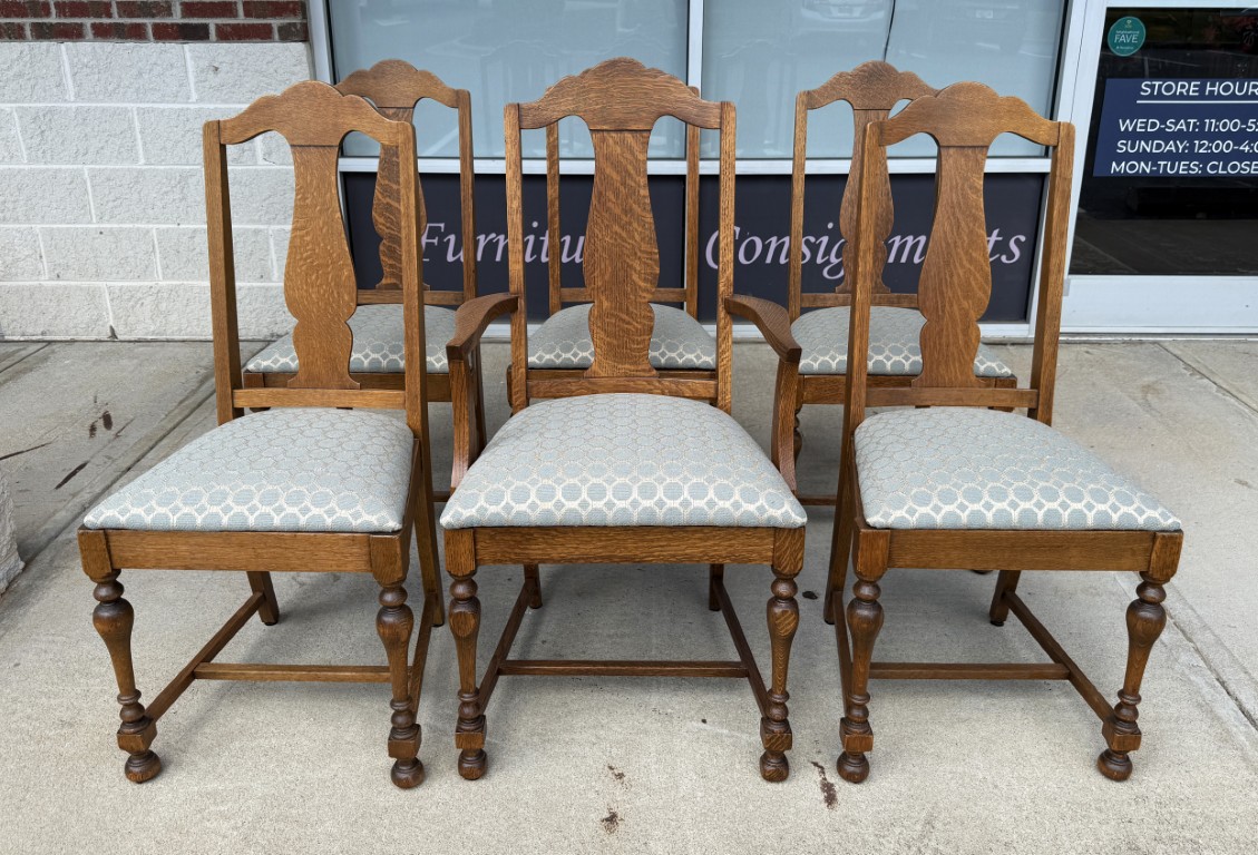 7 Piece Refinished Antique Oak Round Dining Set with Two Leaves 7 Piece Refinished Antique Oak Round Dining Set with Two Leaves