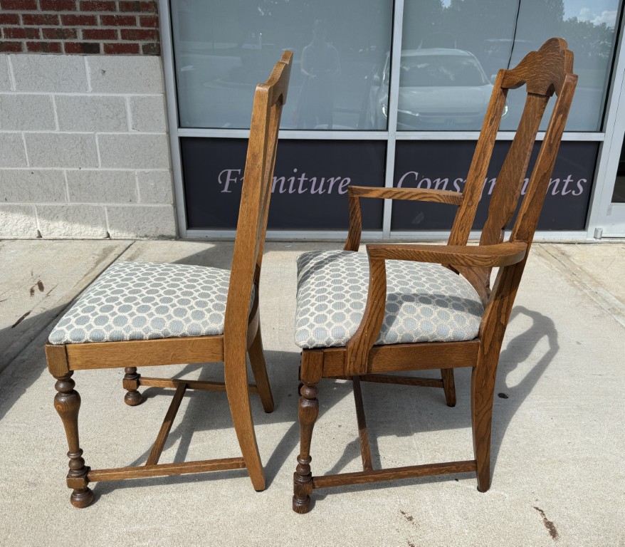 7 Piece Refinished Antique Oak Round Dining Set with Two Leaves 7 Piece Refinished Antique Oak Round Dining Set with Two Leaves