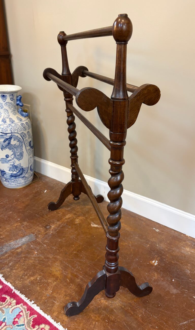 Antique Mahogany Barley Twist Quilt Rack / Towel Rack Antique Mahogany Barley Twist Quilt Rack / Towel Rack
