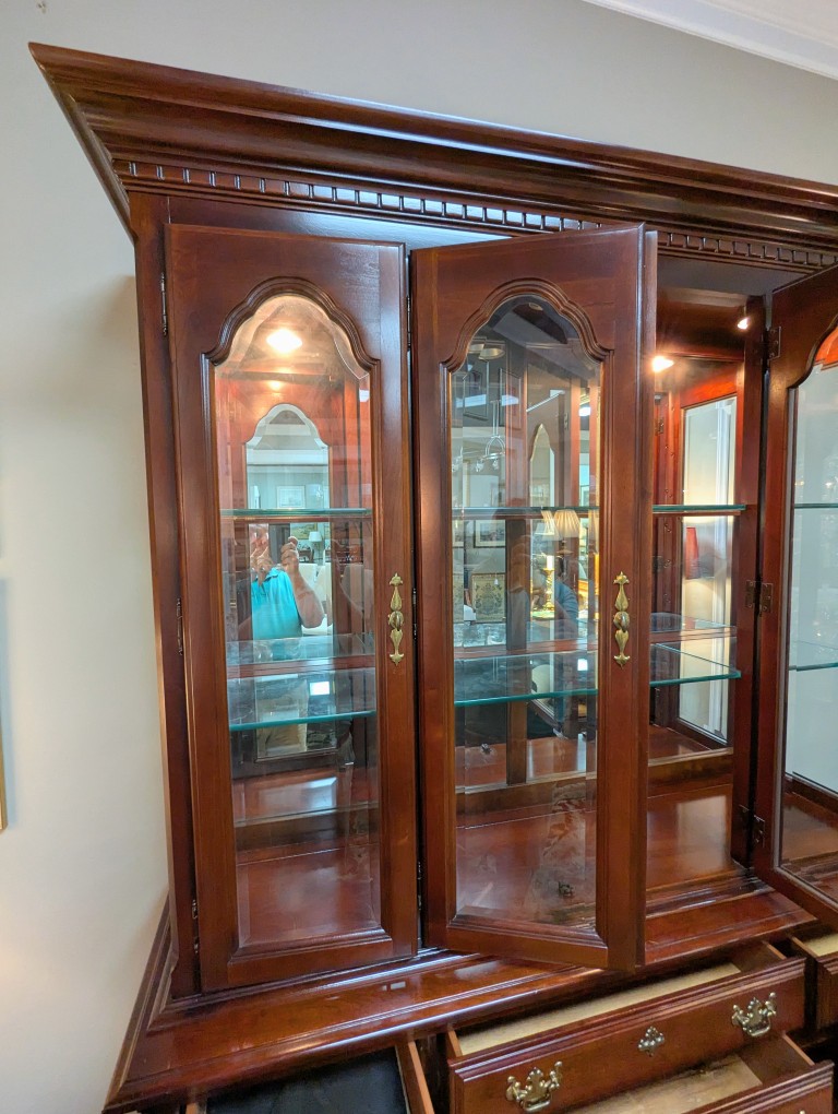 Sumter Mahogany China Cabinet Sumter Mahogany China Cabinet