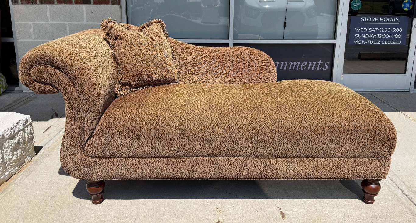 Leopard Print Upholstered Chaise Lounge with Pillow Leopard Print Upholstered Chaise Lounge with Pillow