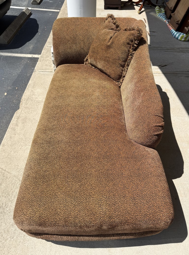 Leopard Print Upholstered Chaise Lounge with Pillow Leopard Print Upholstered Chaise Lounge with Pillow