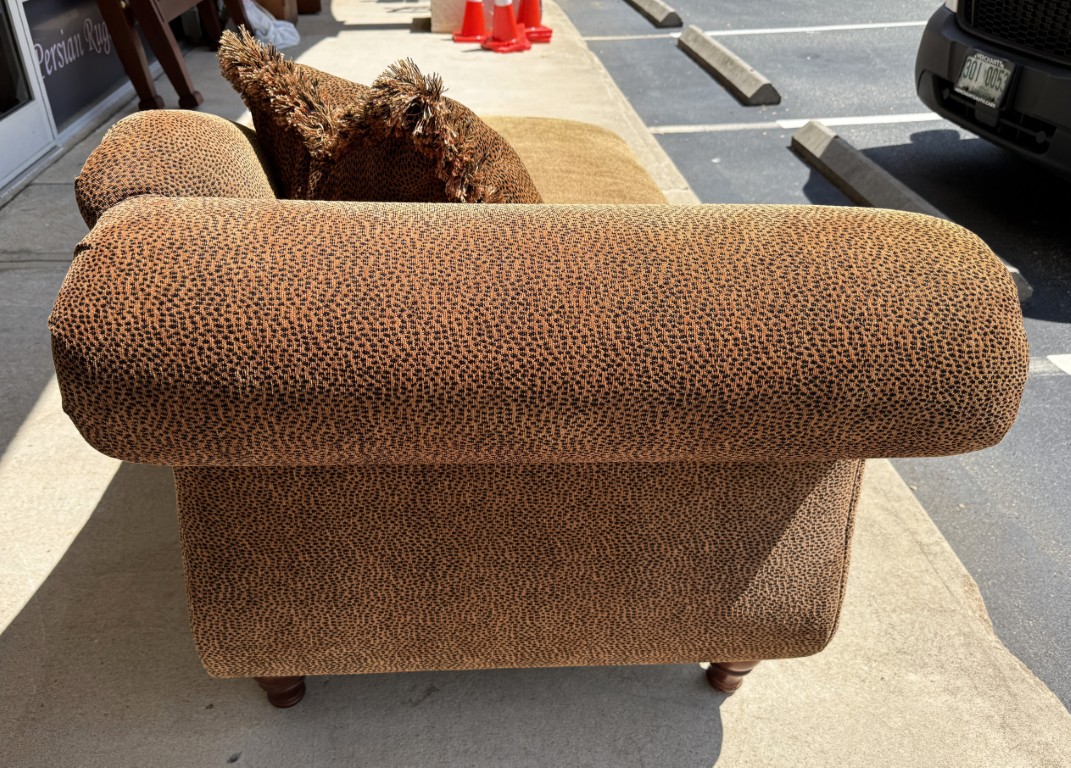 Leopard Print Upholstered Chaise Lounge with Pillow Leopard Print Upholstered Chaise Lounge with Pillow