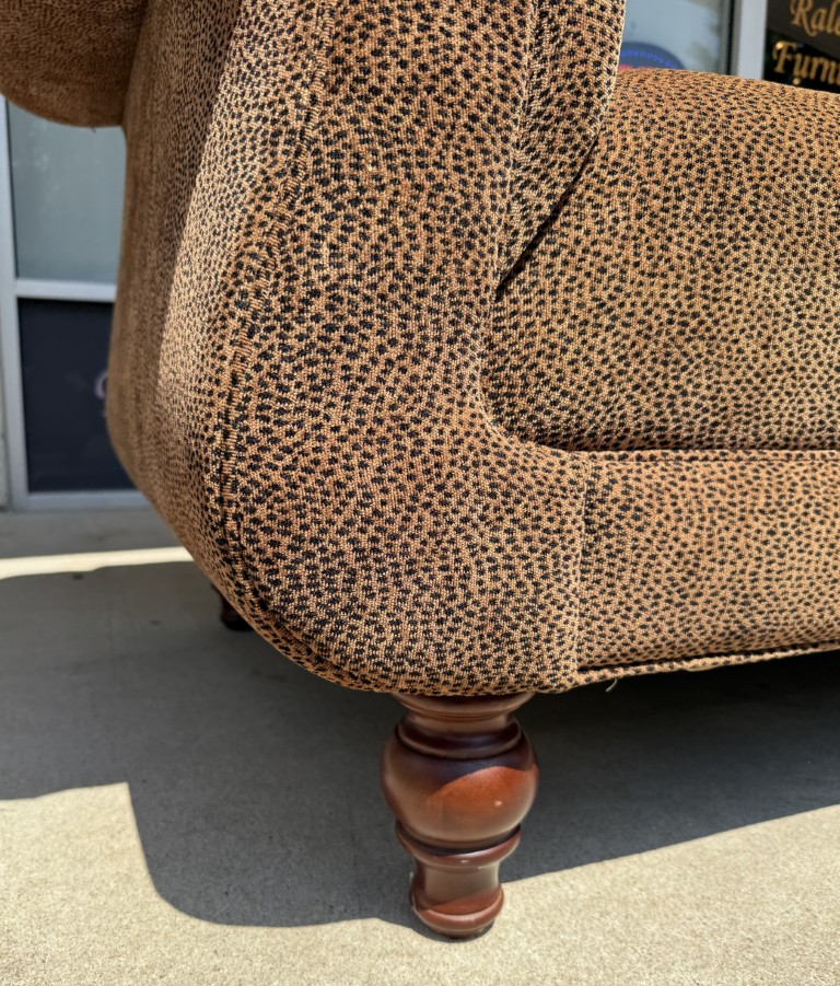 Leopard Print Upholstered Chaise Lounge with Pillow Leopard Print Upholstered Chaise Lounge with Pillow