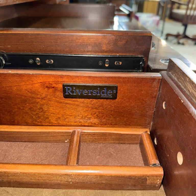 Riverside Furniture Traditional Petite Executive Desk Riverside Furniture Traditional Petite Executive Desk