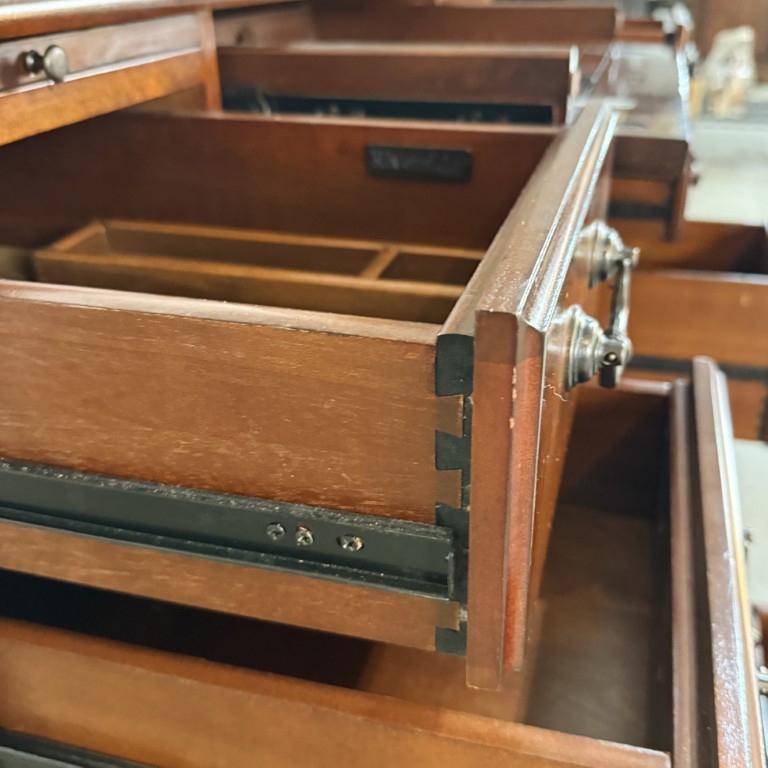 Riverside Furniture Traditional Petite Executive Desk Riverside Furniture Traditional Petite Executive Desk