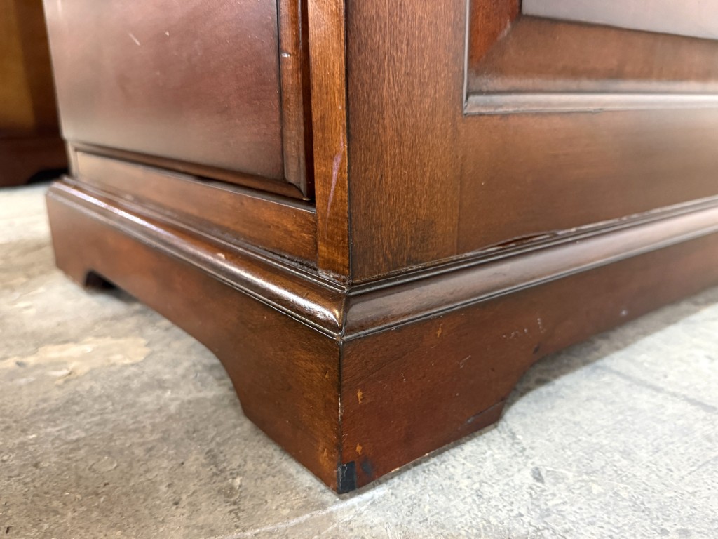 Riverside Furniture Traditional Petite Executive Desk Riverside Furniture Traditional Petite Executive Desk