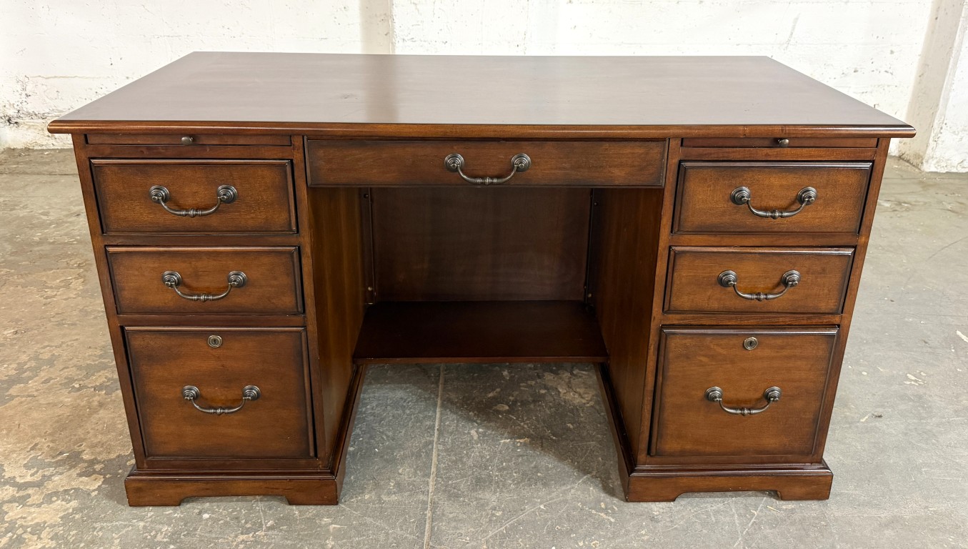 Riverside Furniture Traditional Petite Executive Desk Riverside Furniture Traditional Petite Executive Desk