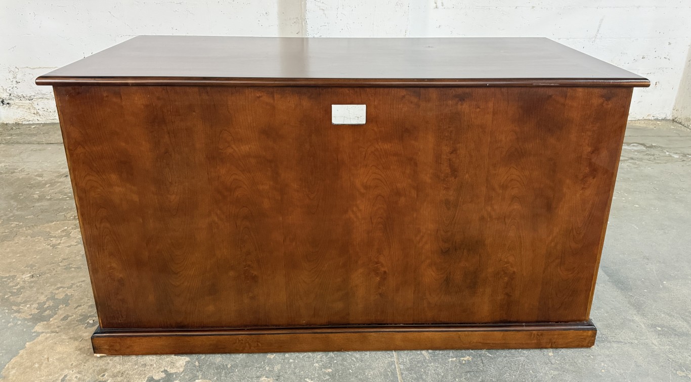 Riverside Furniture Traditional Petite Executive Desk Riverside Furniture Traditional Petite Executive Desk