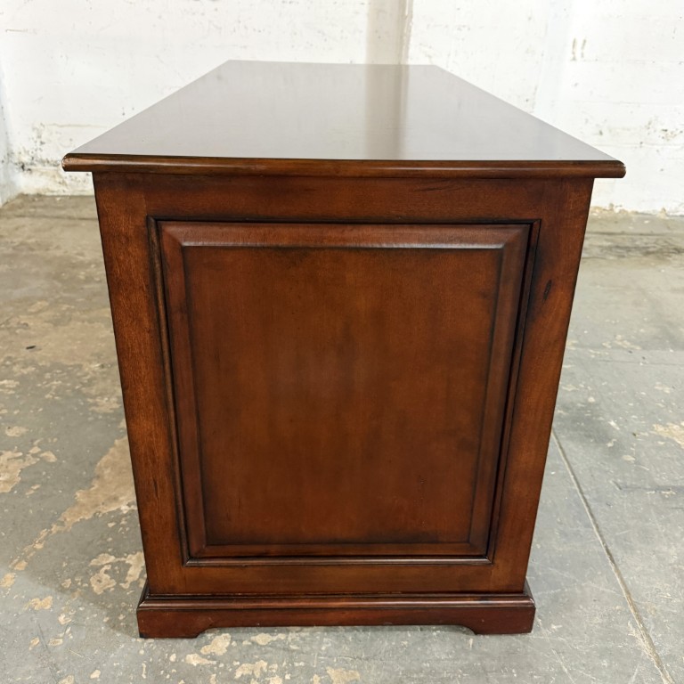 Riverside Furniture Traditional Petite Executive Desk Riverside Furniture Traditional Petite Executive Desk