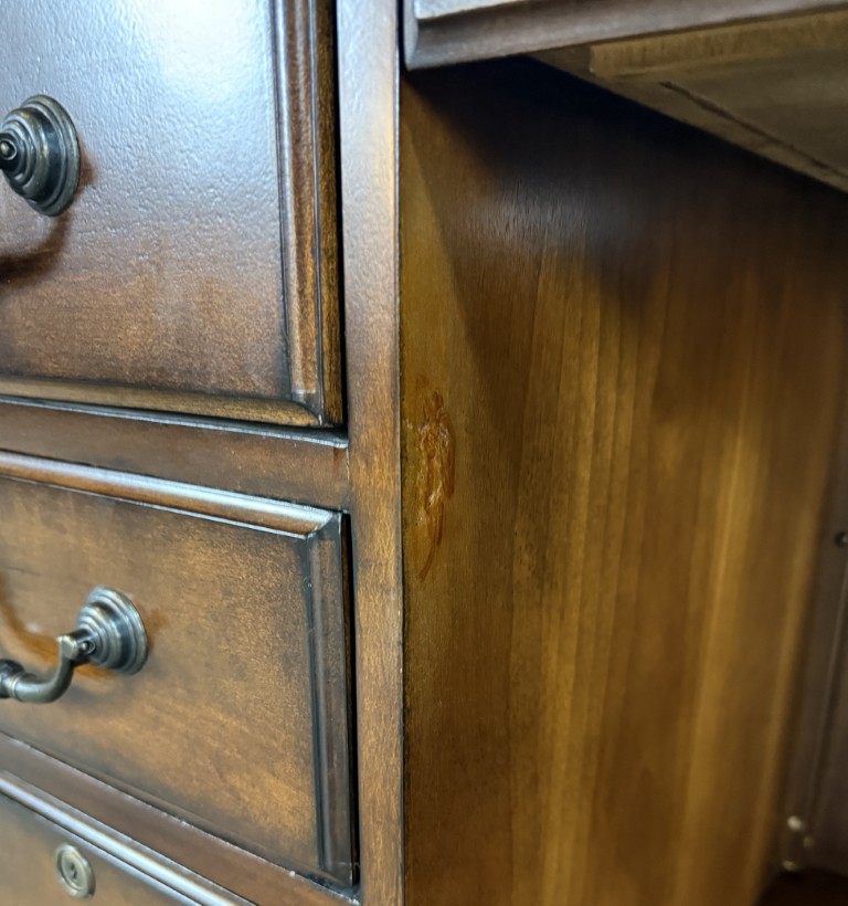 Riverside Furniture Traditional Petite Executive Desk Riverside Furniture Traditional Petite Executive Desk