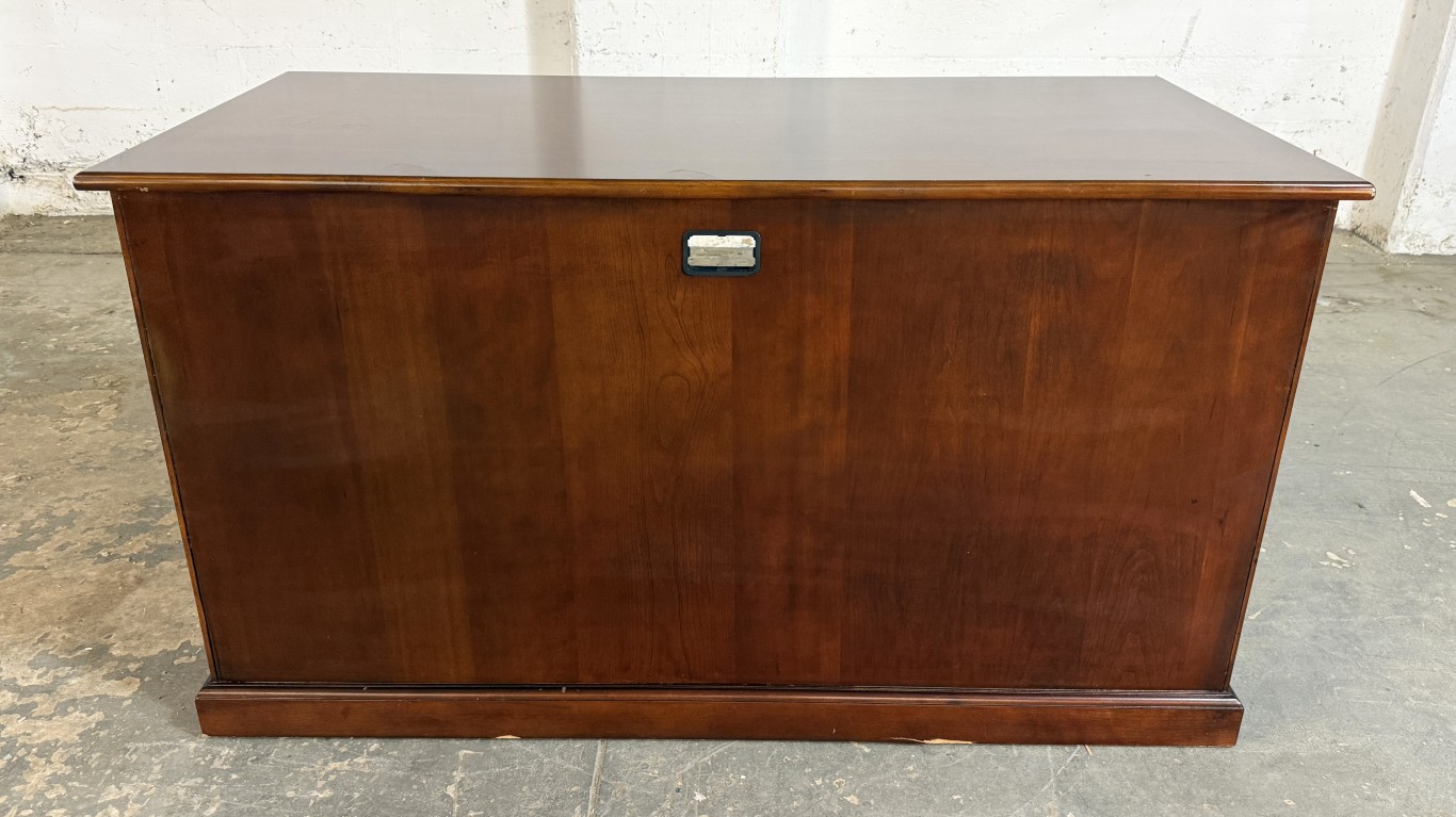 Riverside Furniture Traditional Petite Executive Desk Riverside Furniture Traditional Petite Executive Desk