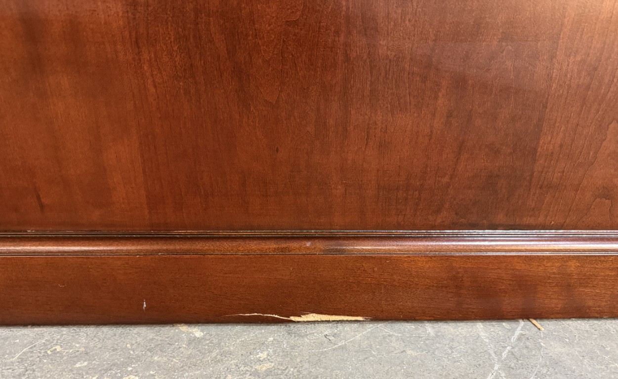 Riverside Furniture Traditional Petite Executive Desk Riverside Furniture Traditional Petite Executive Desk