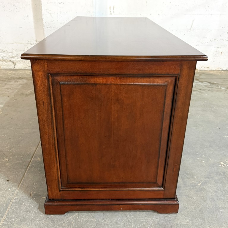 Riverside Furniture Traditional Petite Executive Desk Riverside Furniture Traditional Petite Executive Desk