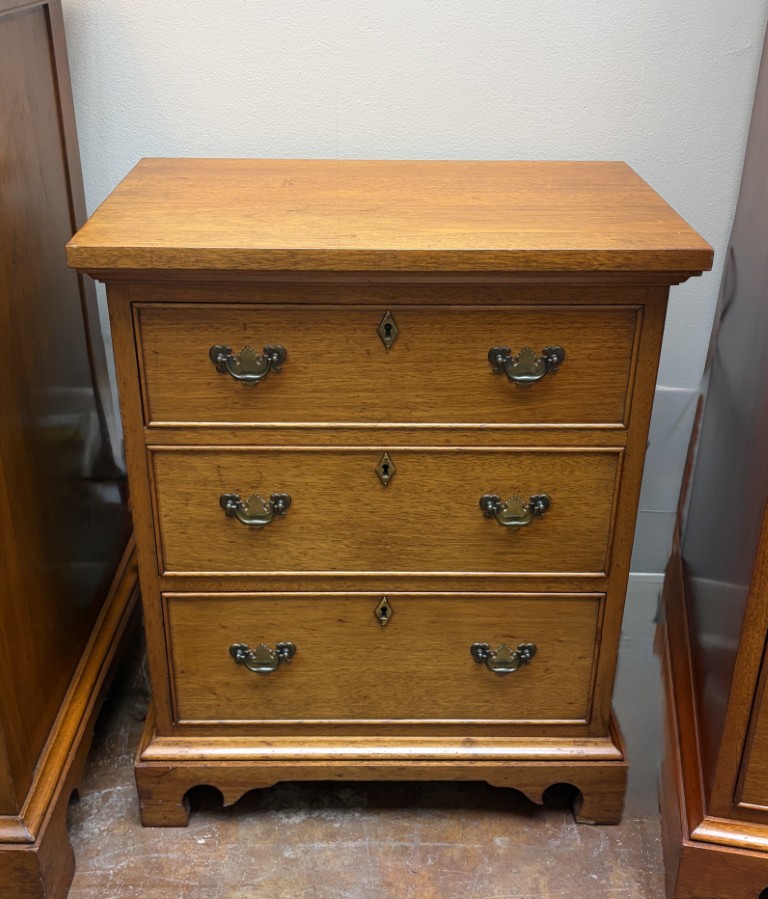Craftique Chest with Dresser and Mirror and Nightstand Craftique Chest with Dresser and Mirror and Nightstand
