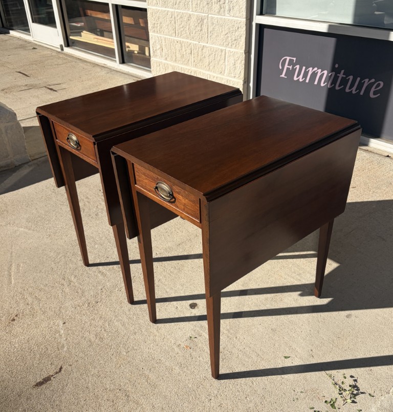 Pair of Craftique Dropleaf Side Tables / End Tables Pair of Craftique Dropleaf Side Tables / End Tables