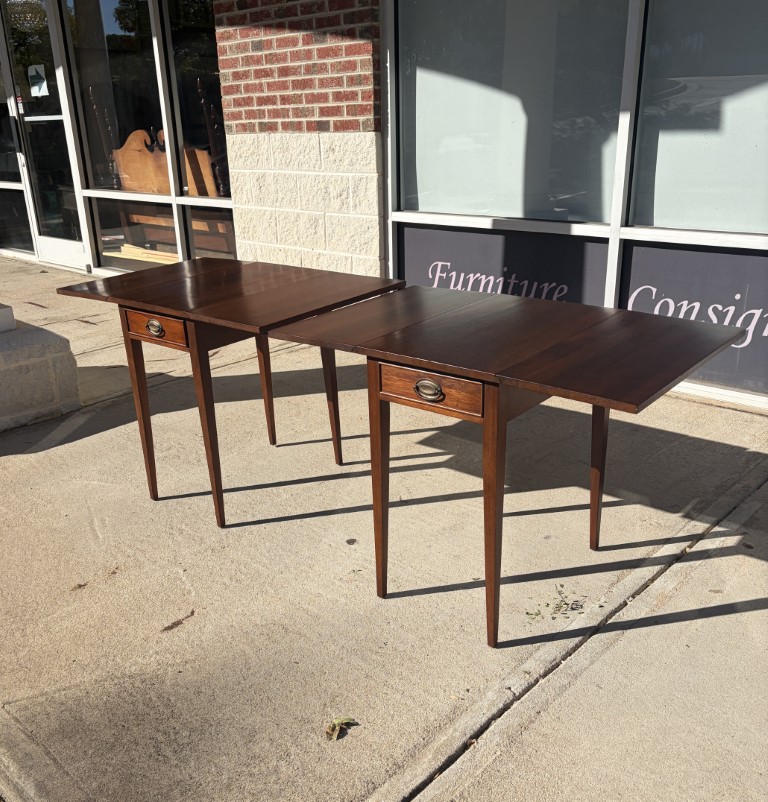 Pair of Craftique Dropleaf Side Tables / End Tables Pair of Craftique Dropleaf Side Tables / End Tables