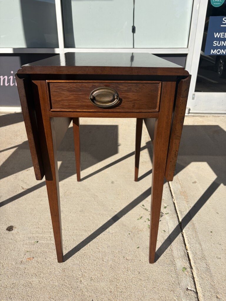 Pair of Craftique Dropleaf Side Tables / End Tables Pair of Craftique Dropleaf Side Tables / End Tables
