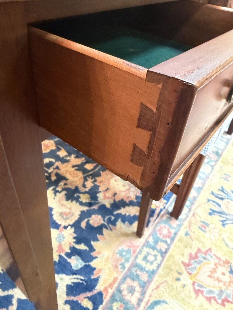 Pair of Craftique Dropleaf Side Tables / End Tables Pair of Craftique Dropleaf Side Tables / End Tables